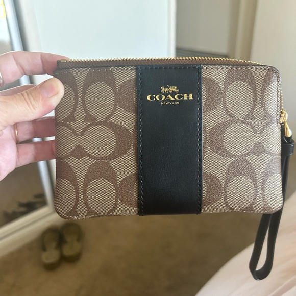 Coach wristlet - Picture 5 of 10